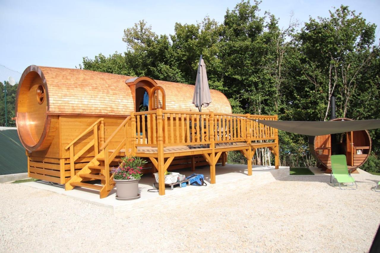 L'Insolite Jurassienne Dompierre-sur-Mont Exterior photo